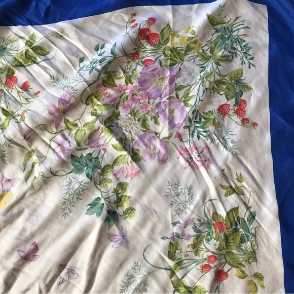 *Vintage* Gucci accessory collection 100% silk floral butterfly scarf - Picture 4 of 13